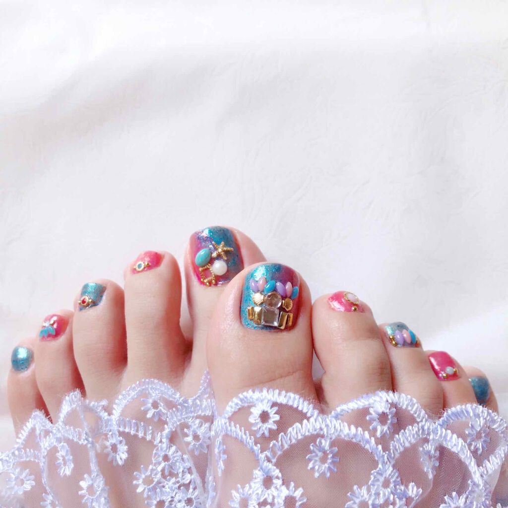 ジュエリーストーンシール Lacoraranを使った口コミ カラフルフットネイル 暑すぎて夏がまた By ぬくれお セルフネイル Lips