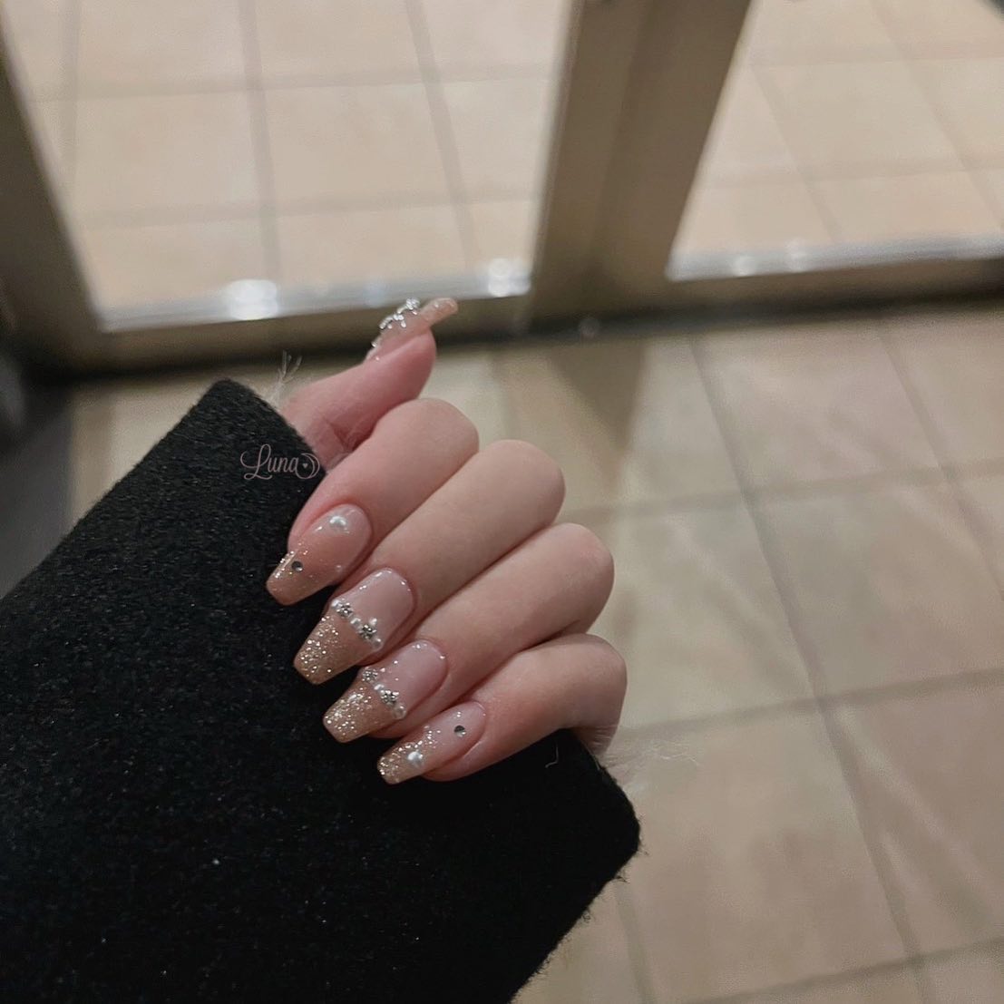 #ジェルネイル,#ワンカラーネイル,#ニュアンスネイル,#うるうるネイル,#ちゅるんネイル,#シンプルネイル,#パーツネイル,#透け感ネイル,#クリアネイル,#ぷっくりネイル,#ちぐはぐネイル,#韓国ネイル,#きらきらネイル,#うるつやネイル,#フレンチガーリーネイル,#ピンクネイル,#フレンチネイル,#ラメグラネイルのネイルデザイン