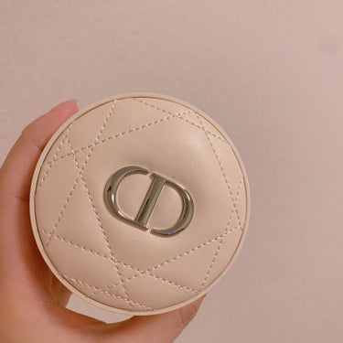 
Dior   
ディオールスキンフォーエヴァー 
クッションパウダー  ラベンダー


コンシーラーを買いに行ったら
何故か店員さんが持ってきた🤣

付けた瞬間  え？キレイすぎん？
ってなって一緒に