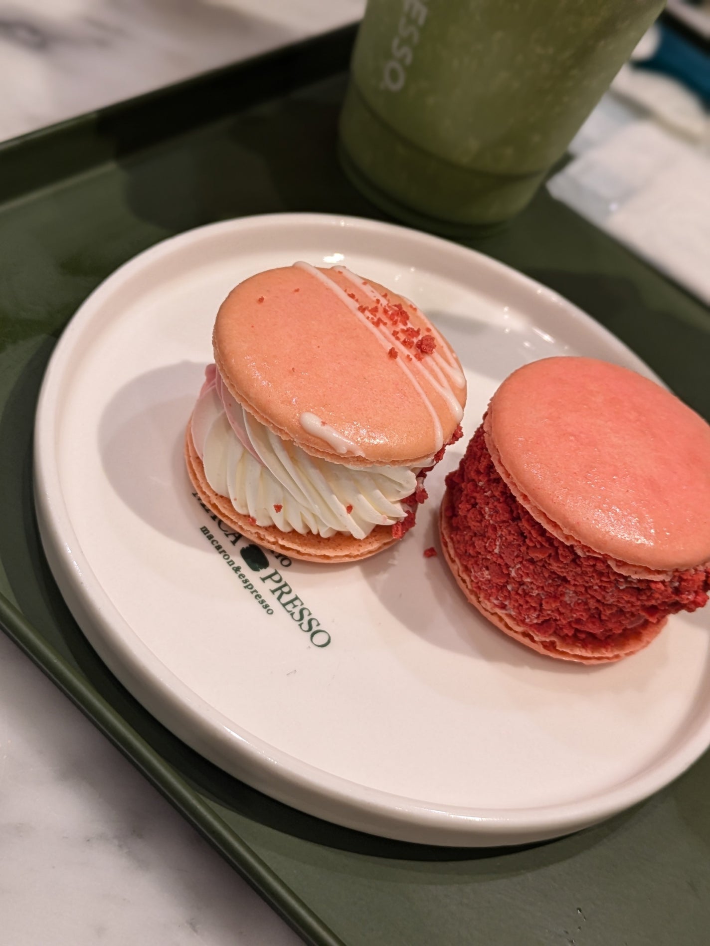 真紅 on LIPS 「MACAPRESSO銀座SIX店様でマカチーノとトゥンカロンを..」(2枚目)