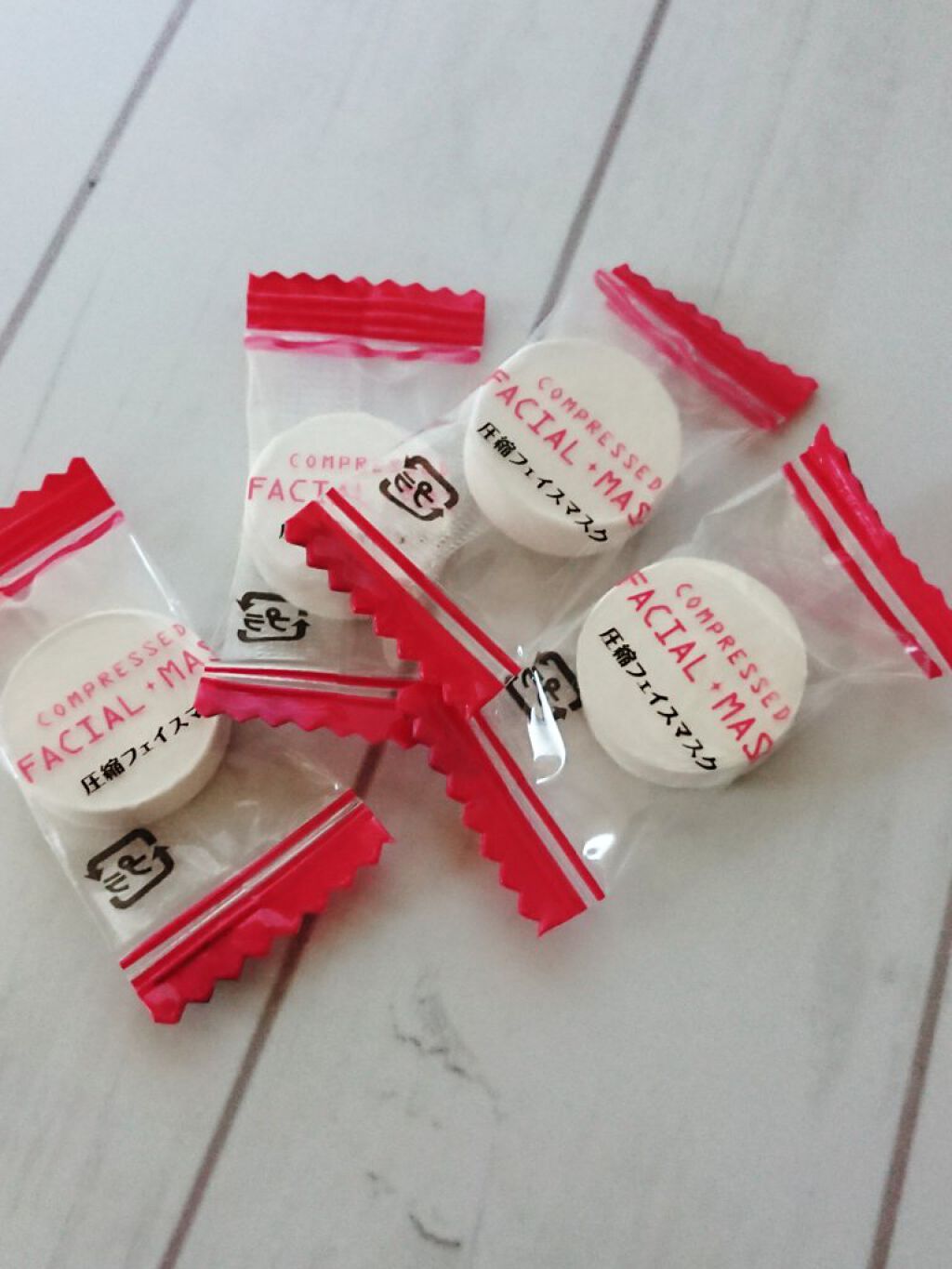 DAISO 圧縮フェイスマスクのクチコミ「🌝DAISO 圧縮フェイスマスク🌝
35個入りの圧縮フェイスマスク
圧縮フェイスマスクって色ん.....」（3枚目）