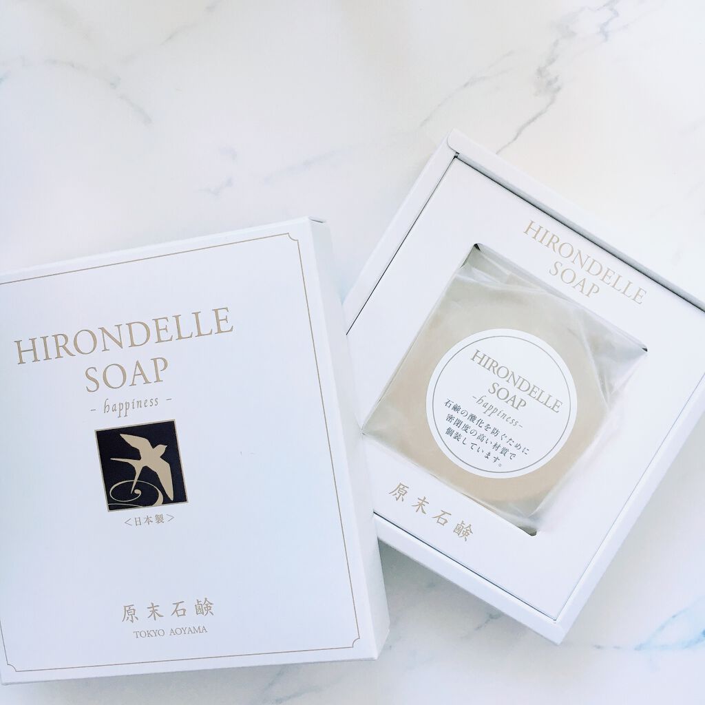 HIRONDELLE SOAP Happinesのクチコミ「綺麗な色の石鹸です。袋から出した瞬間、優しくていい香りが広がります。
専用のネットで泡立てると.....」（1枚目）