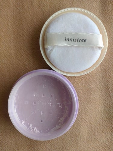 ノーセバム　ミネラルカラーパウダー　/innisfree/ルースパウダーを使ったクチコミ（2枚目）