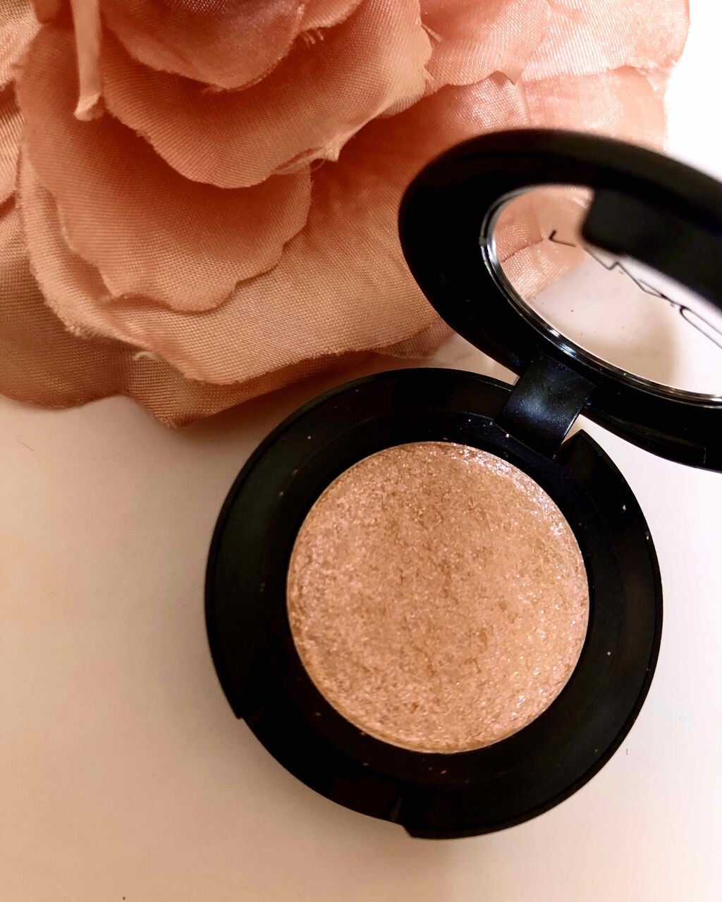 ダズルシャドウ/M・A・C/単色アイシャドウを使ったクチコミ(2枚目)