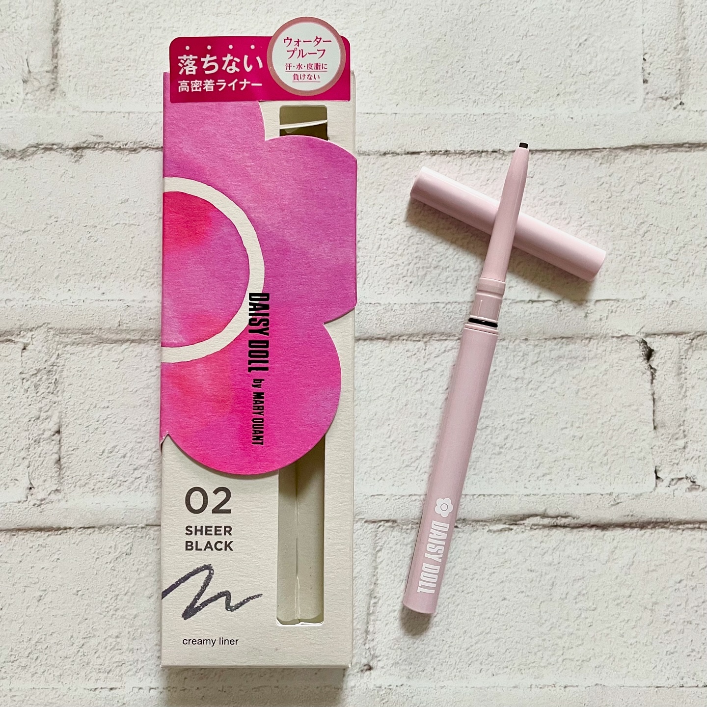 デイジードール クリーミーライナー 02 シアーブラック 〈ラメタイプ〉/DAISY DOLL by MARY QUANT/ペンシルアイライナーを使ったクチコミ（2枚目）
