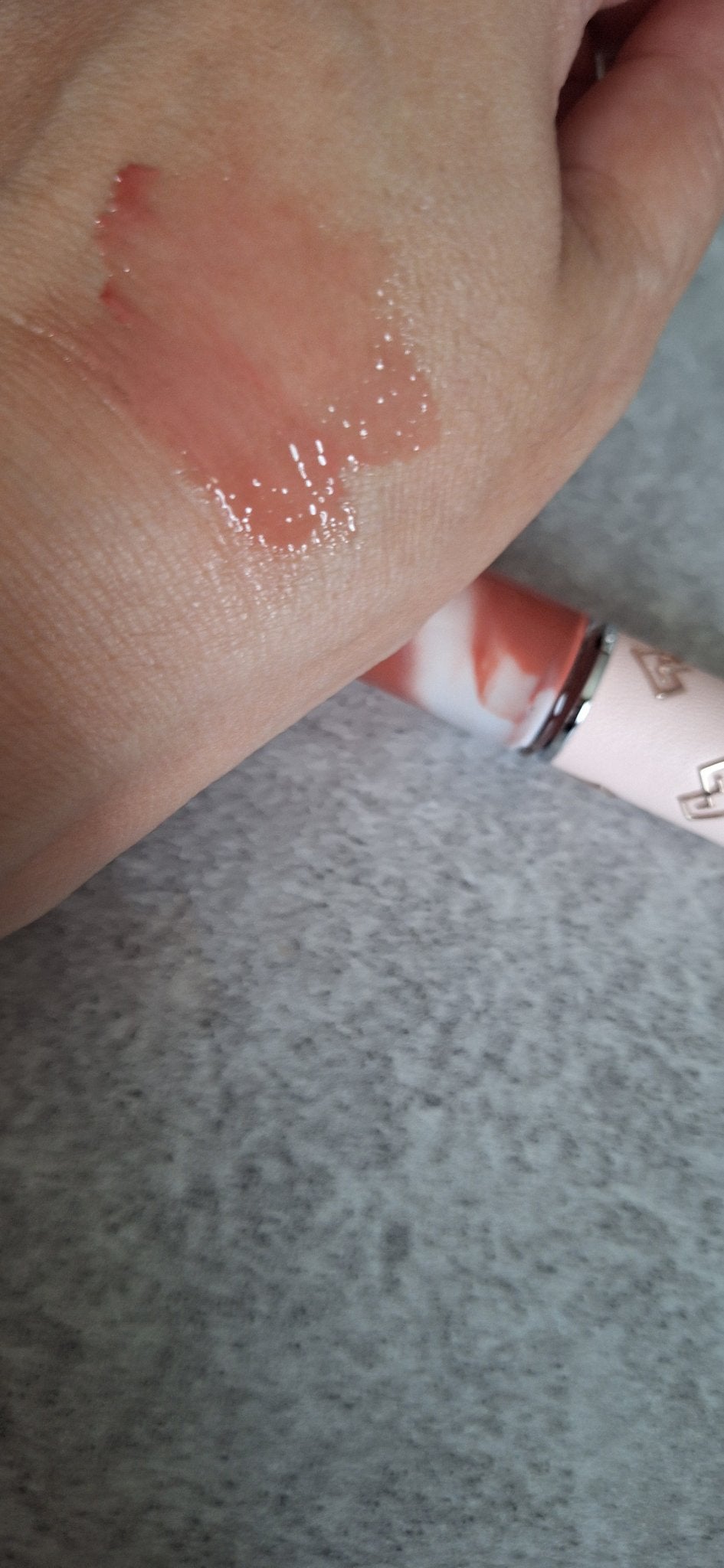 ローズ・パーフェクト・リキッド/GIVENCHY/口紅を使ったクチコミ(2枚目)