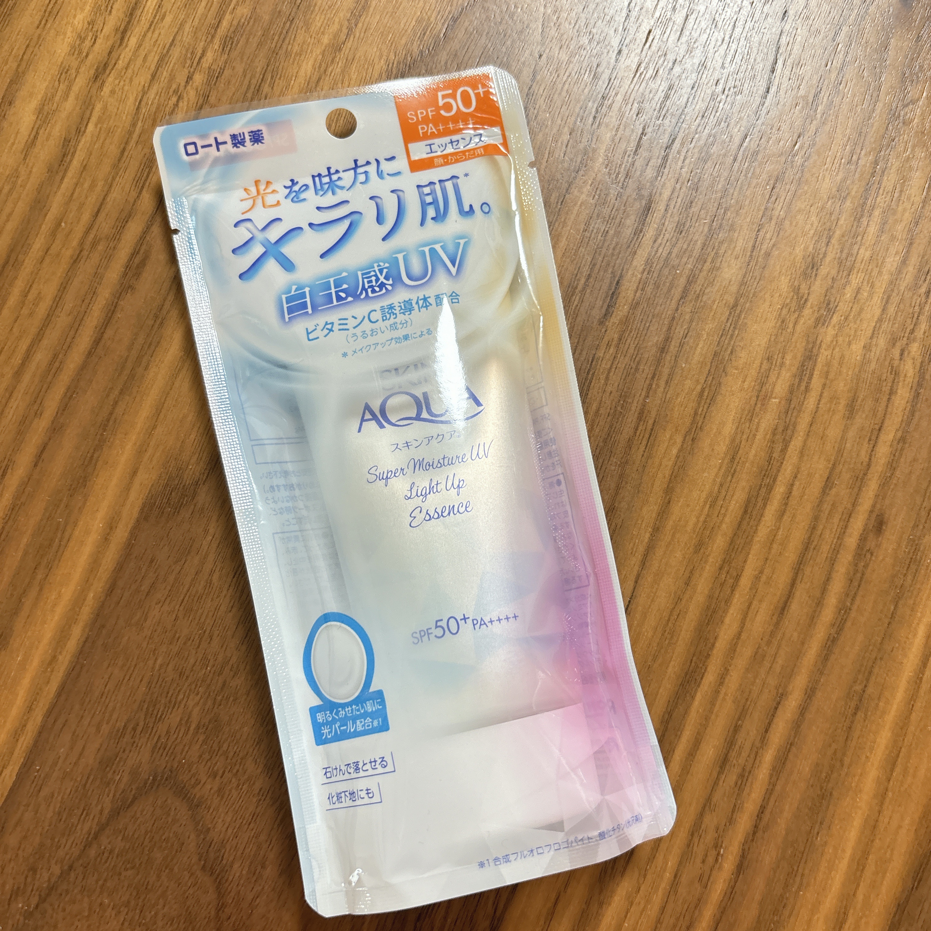 スーパーモイスチャーUVライトアップエッセンス/スキンアクア/日焼け止めローションを使ったクチコミ（1枚目）