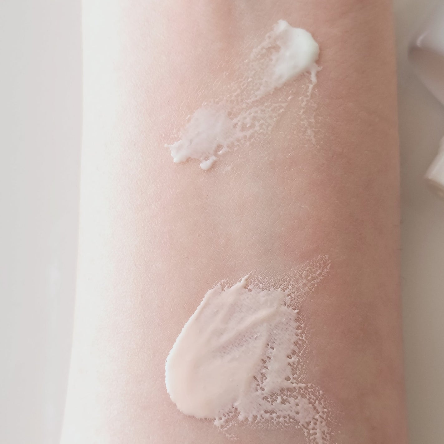 ダルバ ウォータフル エッセンス サンクリーム/ダルバ/日焼け止めクリームを使ったクチコミ(4枚目)