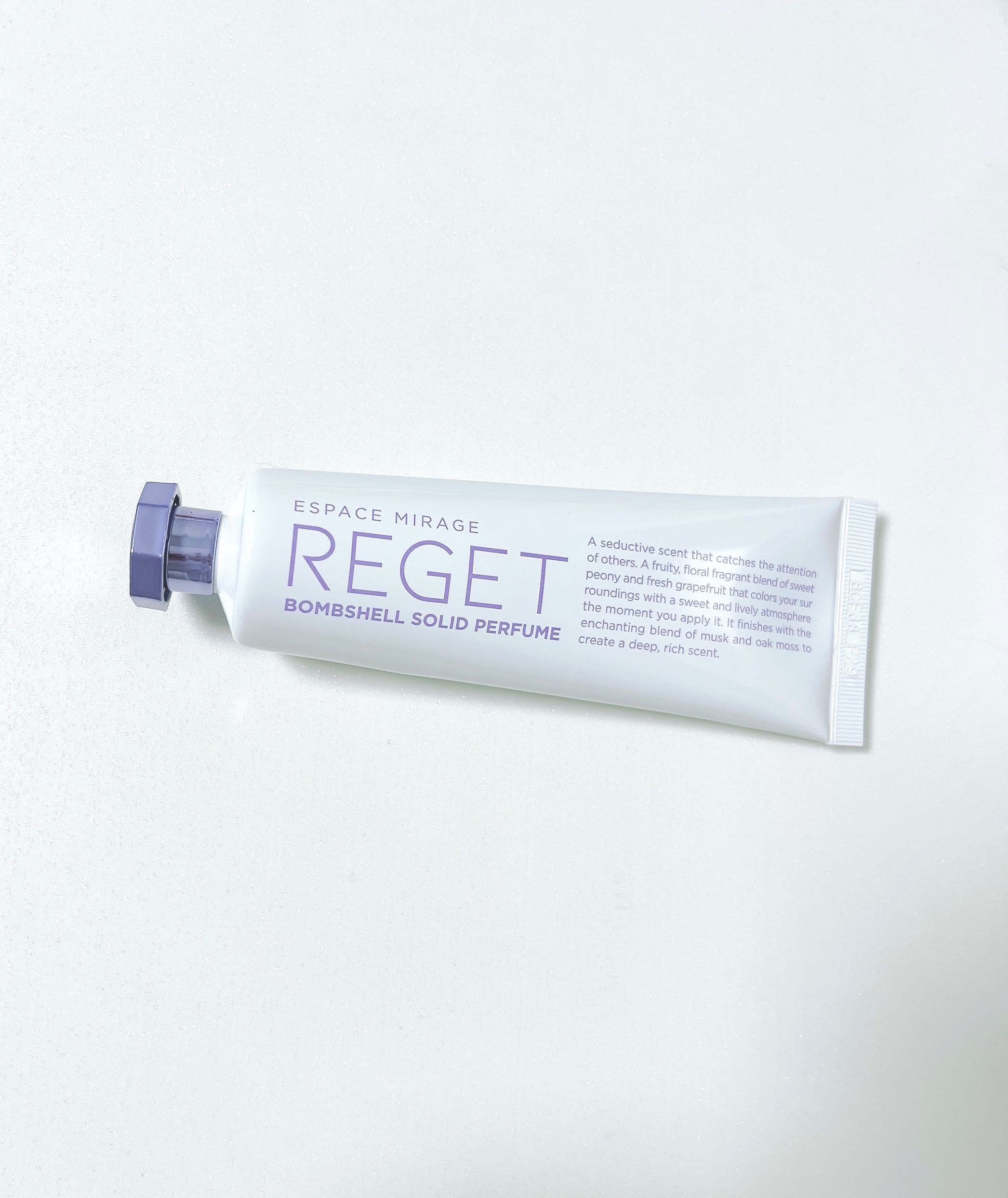 RE:GET
Bombshell Solid Perfume

髪や体などに使用できるクリームタイプの香水🫧

アルコール配合を最小限にしているため低刺激で軽い付け心地。

香水が苦手な私でも使いやすく、持ち運びにも便利です◝(⑅•ᴗ•⑅