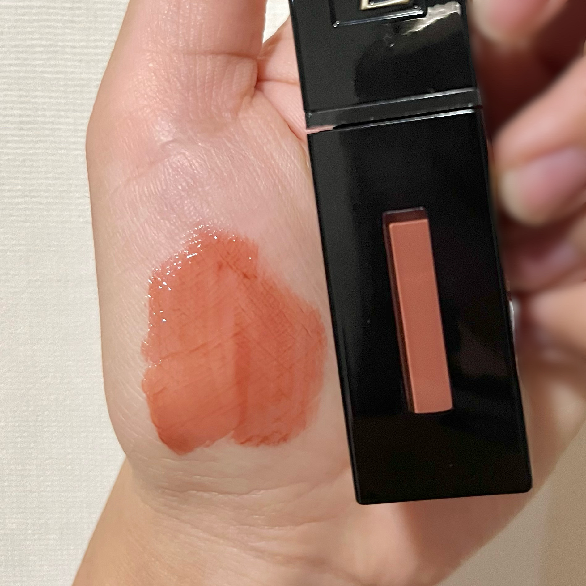 ルージュ ピュールクチュール ヴェルニ ヴィニルクリーム No.610 ヌード チャンピオン/YVES SAINT LAURENT BEAUTE/口紅を使ったクチコミ（2枚目）