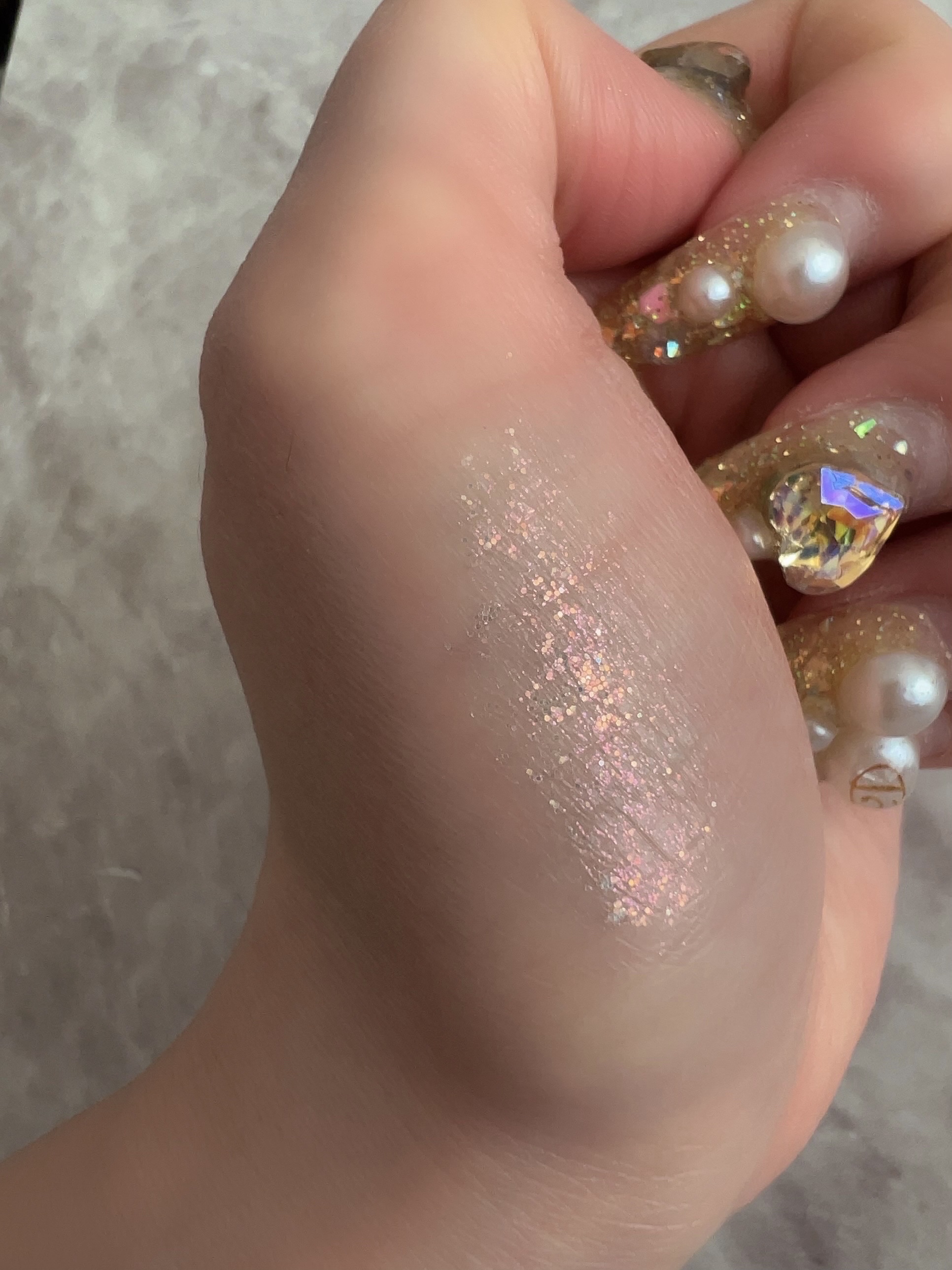 フラワーノーズ スワンバレエシリーズ リキッドアイシャドウ 04 パーフェクトブロッサム/FlowerKnows/リキッドアイシャドウを使ったクチコミ（2枚目）