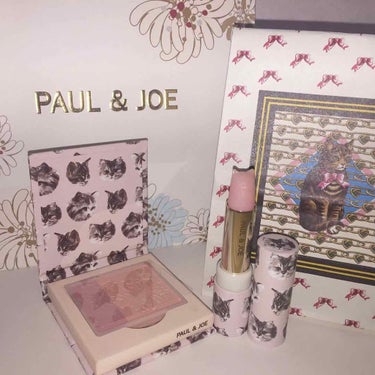 ♡Paul & JOE 
    リップスティックトリートメント 401
♡Paul & JOE
    パウダーブラッシュ〈チークカラー〉02

ねこ！！！！🐈
ねこ好きにはたまらん！
ずっと欲しかっ