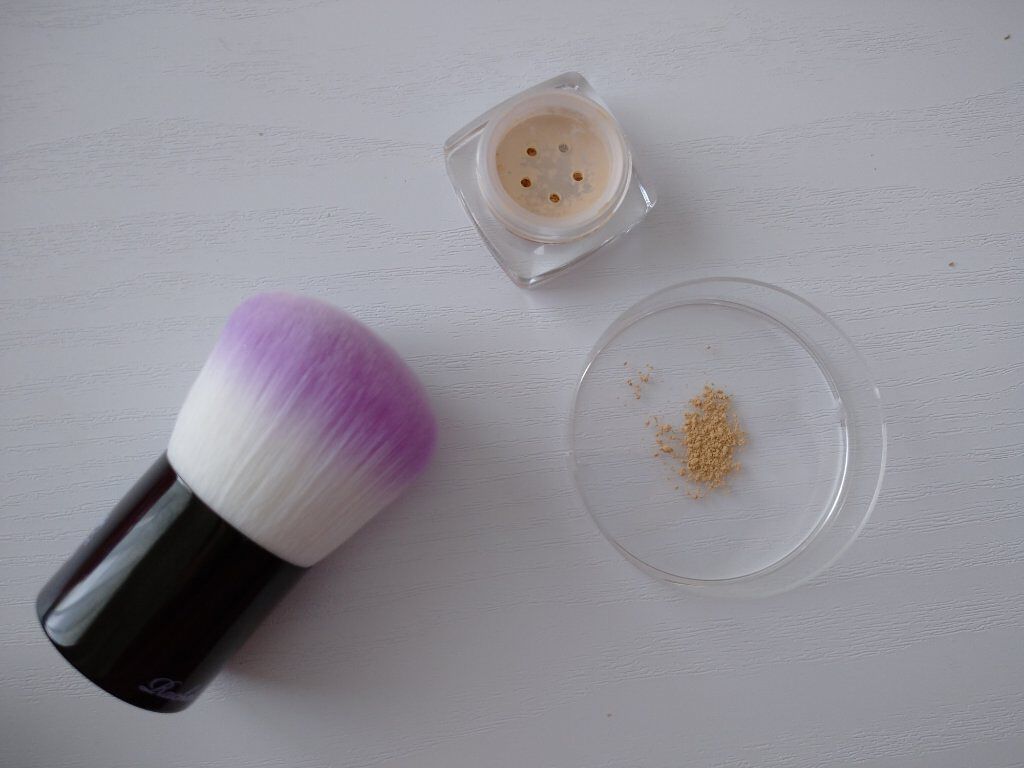 レイチェル ワイン ミネラルファンデーションのクチコミ「トライアルセットで使いました。

ミネラルファンデーションは付けてることを忘れるくらいの軽いつ.....」（1枚目）