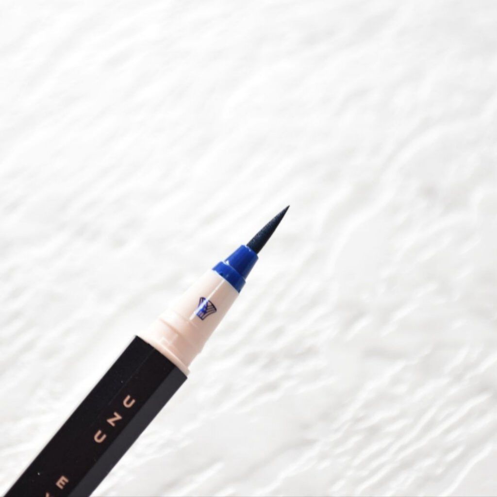 7 SHADES OF BLACK/UZU BY FLOWFUSHI/リキッドアイライナーを使ったクチコミ（2枚目）