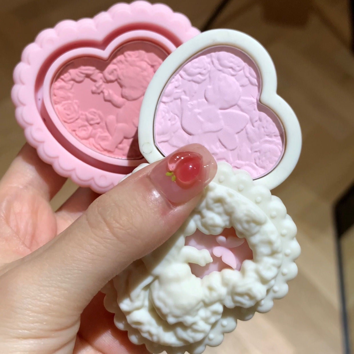 彩り日記 on LIPS 「😇天使が舞い降りる♡ふんわり立体感を叶えるデュアルカラーチーク..」(2枚目)