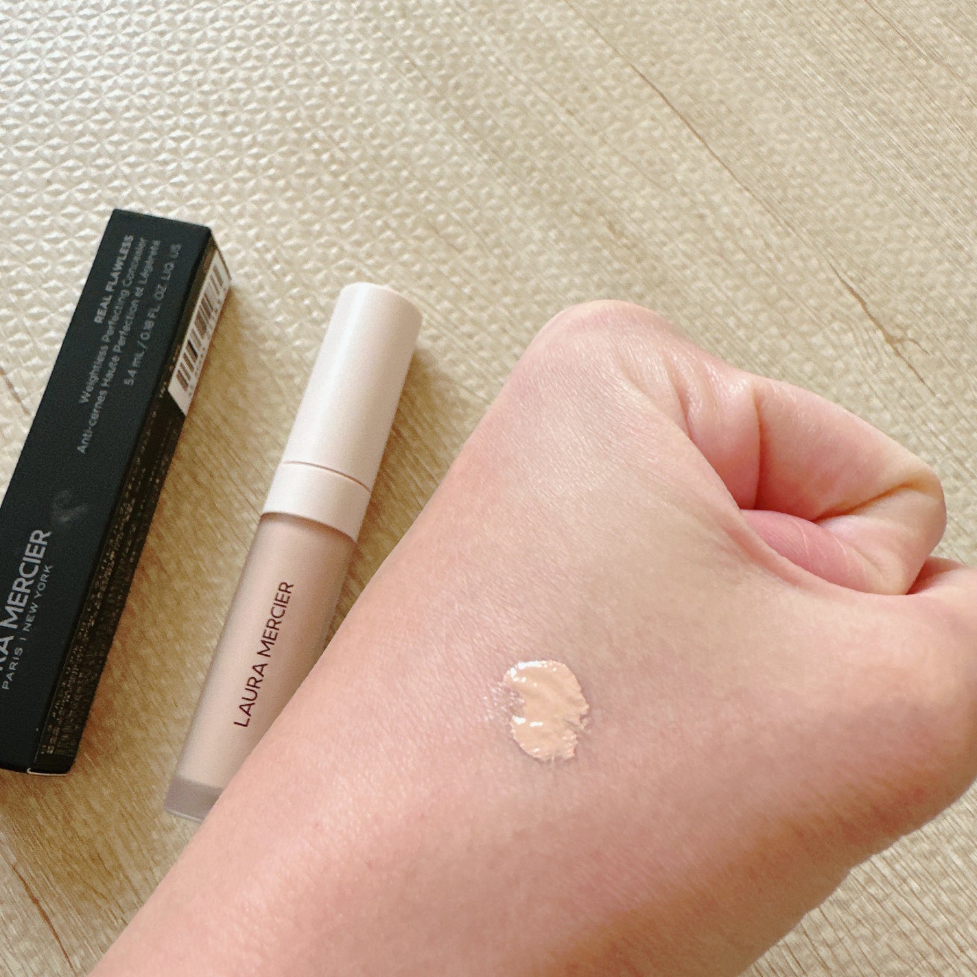 リアル フローレス ウェイトレス パーフェクティング コンシーラー/ローラ メルシエ/リキッドコンシーラーを使ったクチコミ(4枚目)