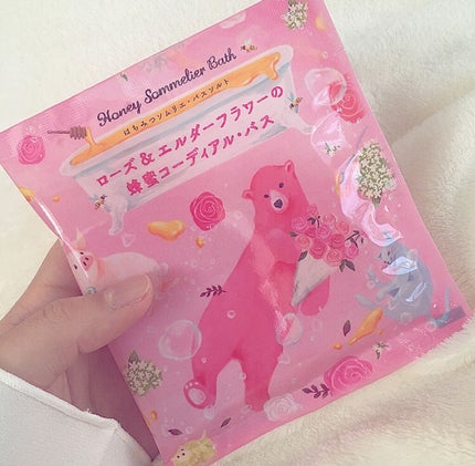 charley はちみつソムリエ バスソルト ローズ&エルダーフラワーのコーディアル・バスのクチコミ「出会いはロフトで、私の一目惚れ。
はい、そうです、その通りです。パケ買いです。
ピンク色のお.....」(1枚目)