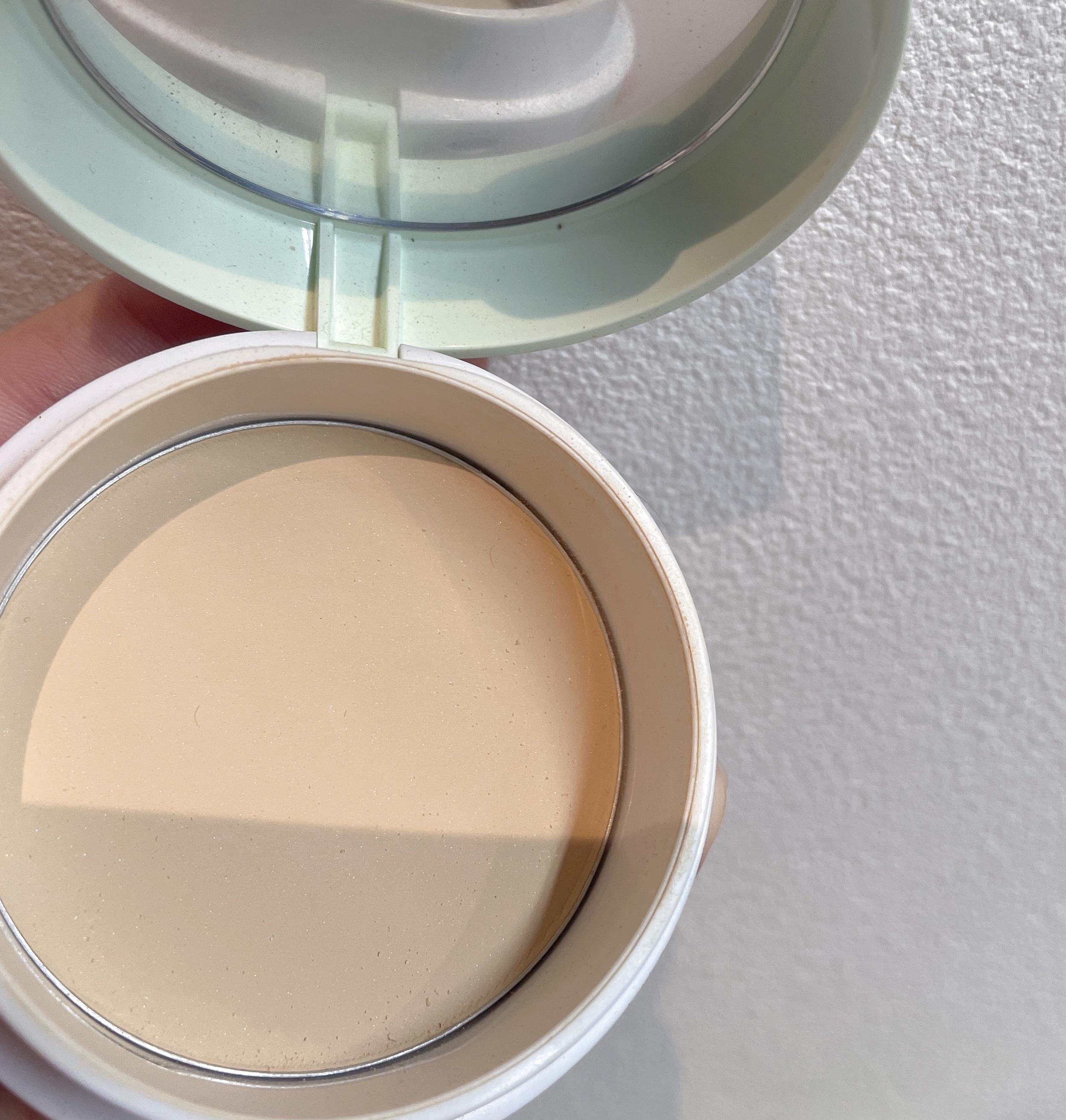 フェイスパウダー ハイカバー N キラ肌オークル/クリアラスト/プレストパウダーを使ったクチコミ（3枚目）