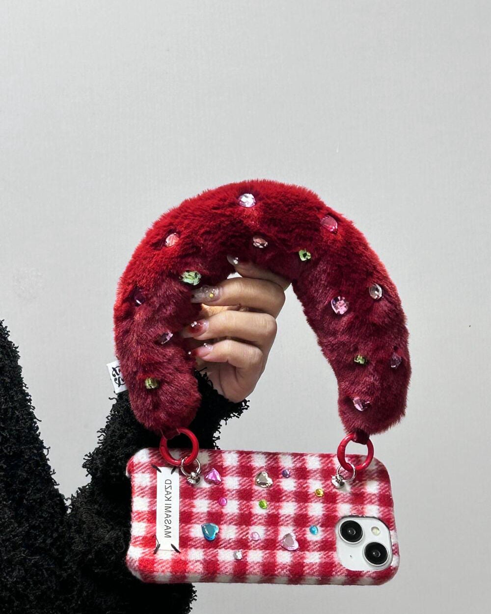 ケース大好きっ子 on LIPS 「赤い冬の日の感じ#iPhoneケース#購入品#爆買い#コレクシ..」(2枚目)