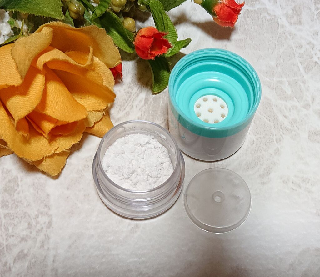 ihana WHITE スキンケアVCスノーパウダー/IHANA/ルースパウダーを使ったクチコミ（2枚目）