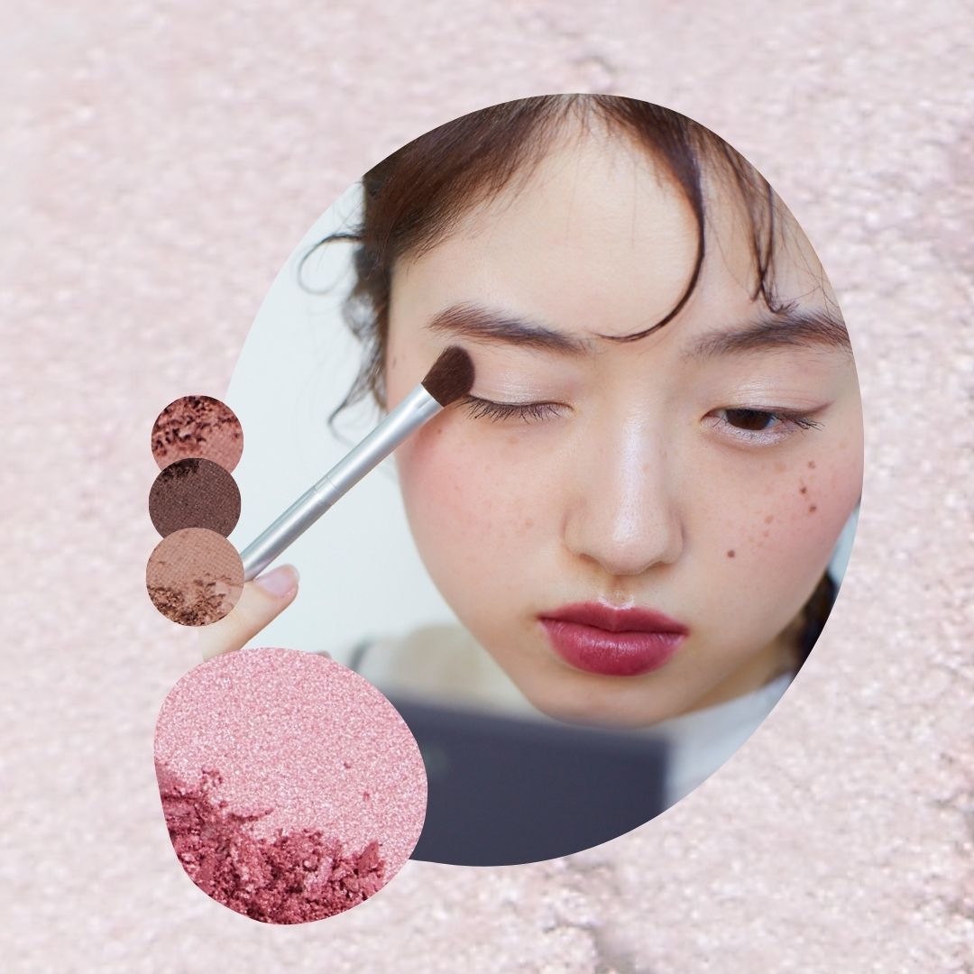 曇り空のようなグレイッシュさを持った柔らかなピンク。
ガラスの反射のような透明感で包み込んで。

-----------
STEIASUR
フィット my カラーパレット

02 summer  - 3,850円(税込)
---------