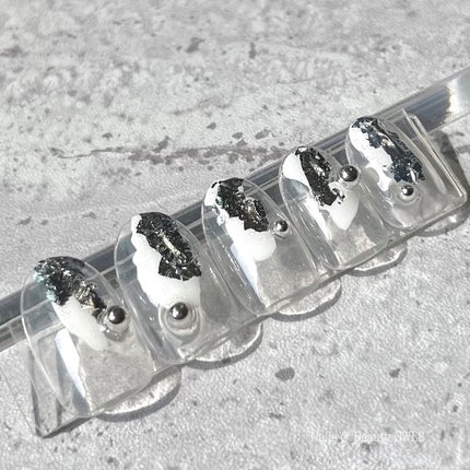 ぴよこれいと  あうるす on LIPS 「シルバーと。クラックホワイトと。(よーく見てみて。クラック入っ..」(5枚目)