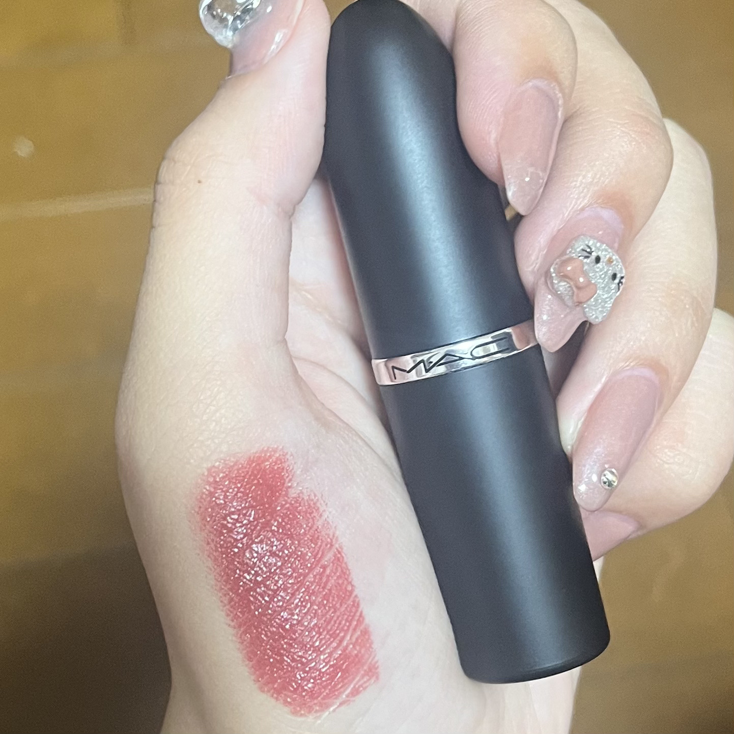 マキシマル スリーク サテン リップスティック 826 ブリック オ ラ/M・A・C/口紅を使ったクチコミ（1枚目）