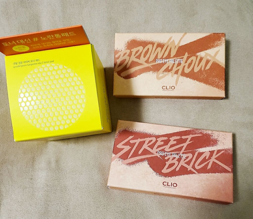 今回は商品レビューではありません。
ただただびっくりさせられたことを呟きます。

瞼は上下に二つずつしかないやん…たくさんアイシャドウ持ってるやん…
パレットは捨て色あっていつも使い方片寄るやん…と我慢していたのですが、とうとう#CLIO 