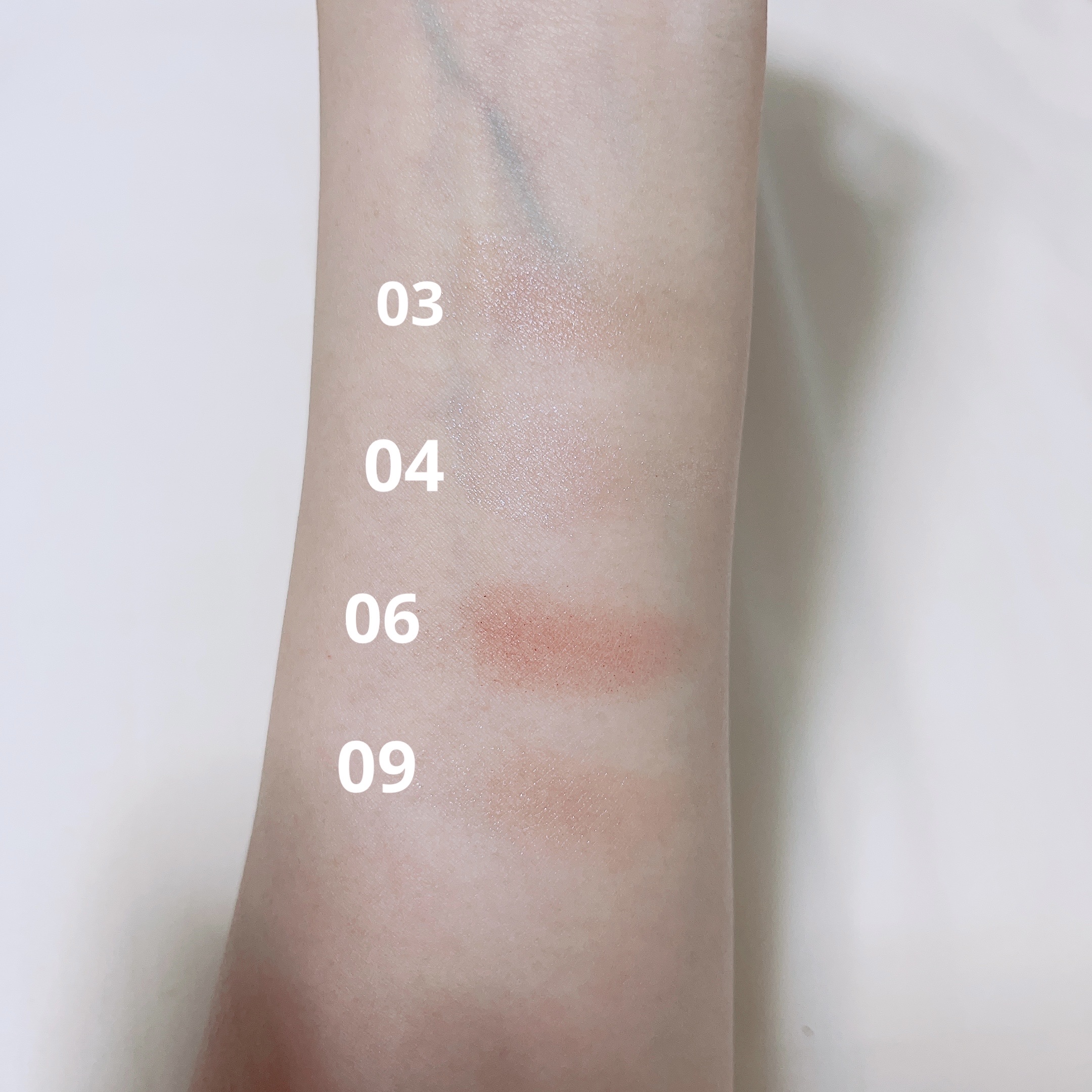 オーラデュウ プリズム イルミネーター ピコ/SHISEIDO/単色アイシャドウを使ったクチコミ（2枚目）