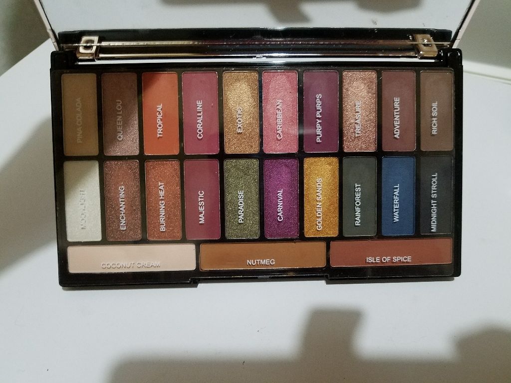 Revolution x Tammi Tropical Paradise Palette/MAKEUP REVOLUTION/アイシャドウパレットを使ったクチコミ（2枚目）