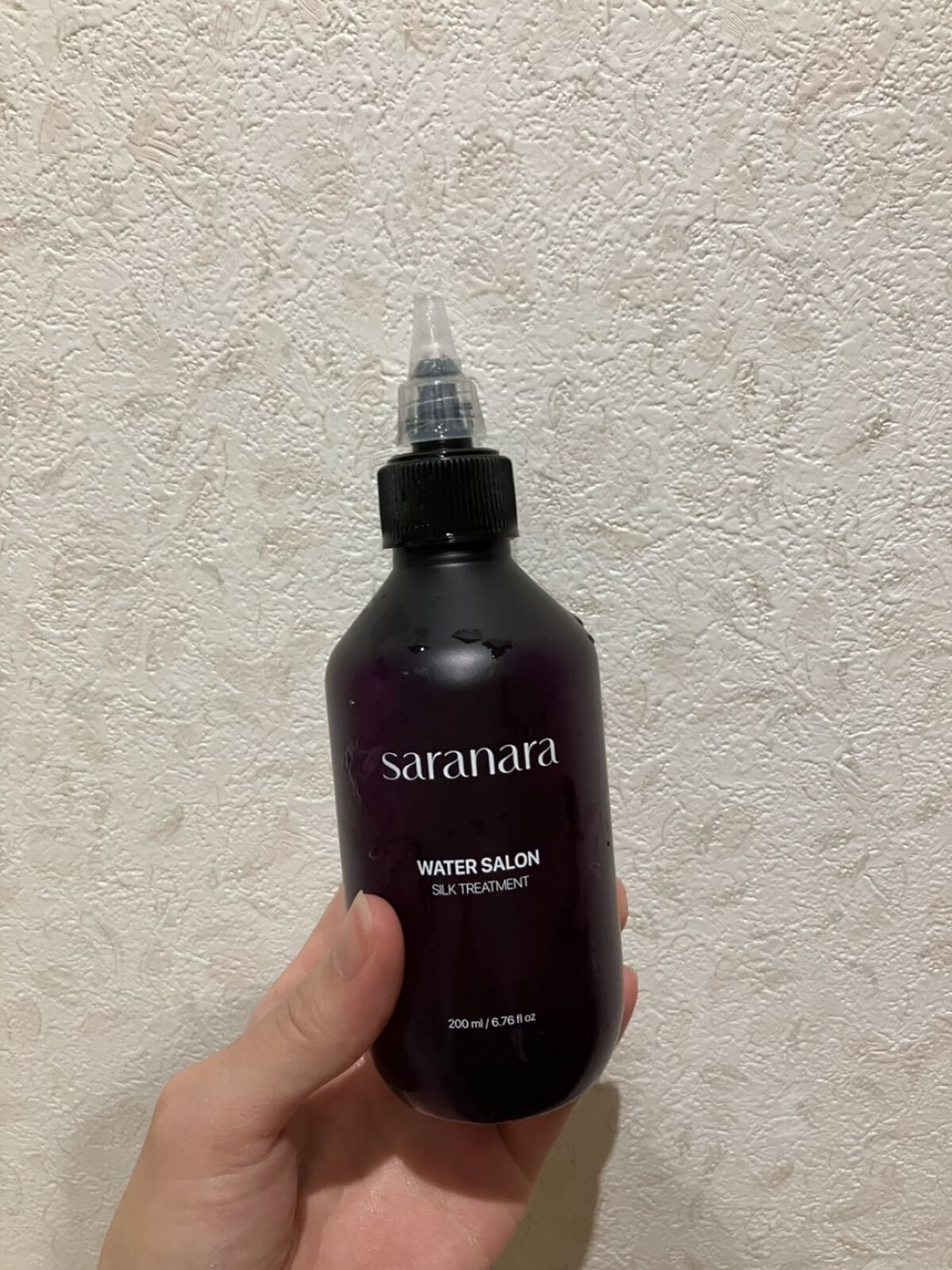 【SARANARA サラナラ
ウォーターサロン シルク トリートメント】

話題であり、水トリートメントということで、
なんだそれは？ということで使ってみました。

まず、本当に水！笑
え、これでサラサラになるの？と思いつつ使ってみると、
