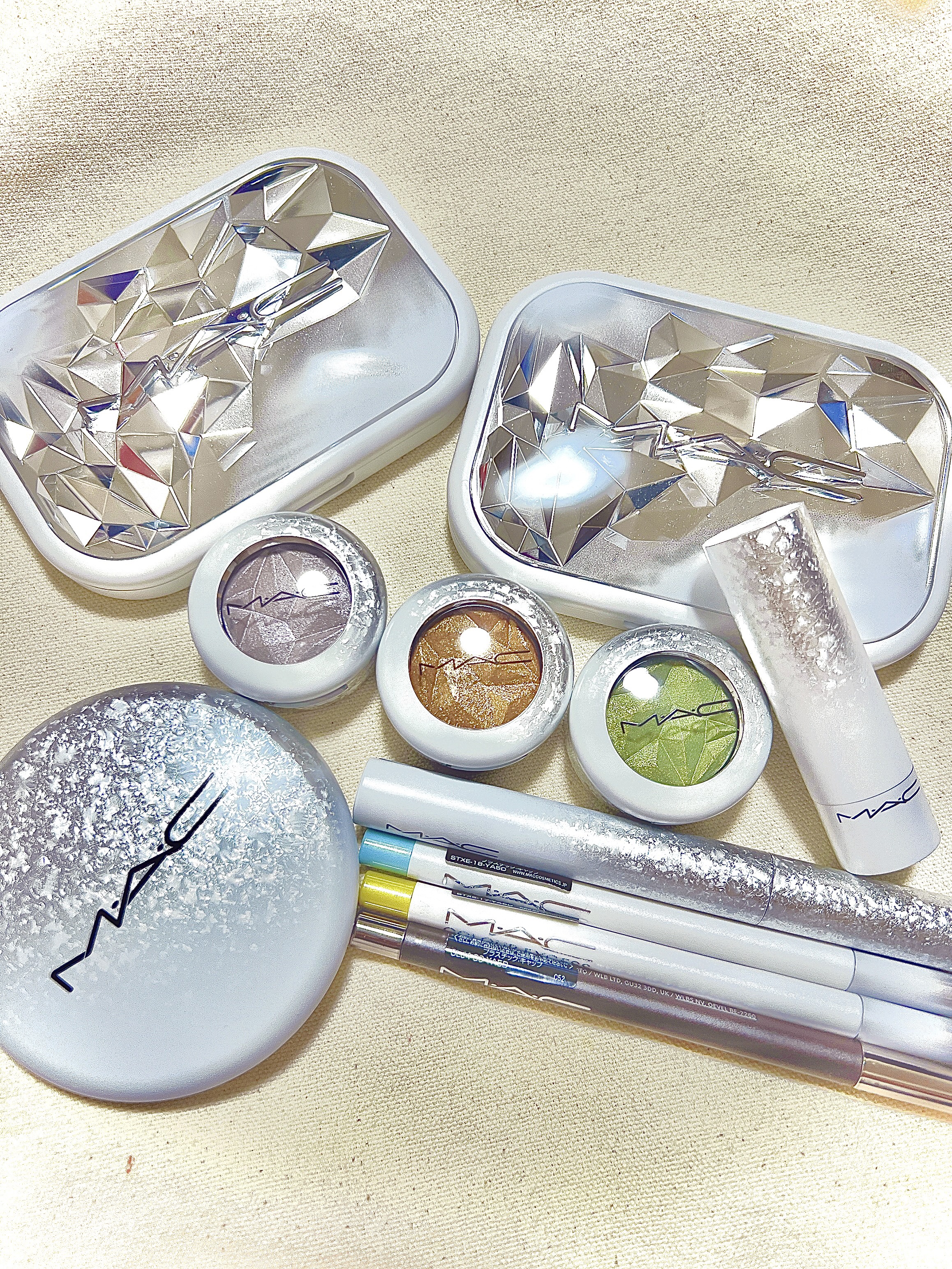 スパークラー アイシャドウ ジングル ティングル/M・A・C/単色アイシャドウを使ったクチコミ（1枚目）