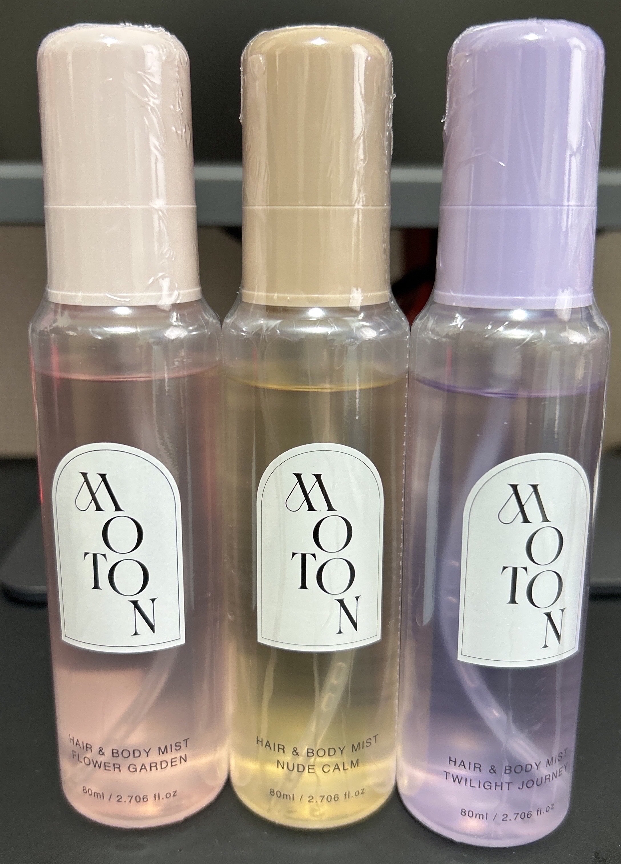 ★MOTONヘア&ボディミスト

香りが選べなかったので3種セットを購入してみました。

有名ブランドの香りに似ていると話題になっている商品みたいです。
小麦成分配合商品のため、アレルギー持ちは気をつけた方がいいのかも…

4種の美容成分を