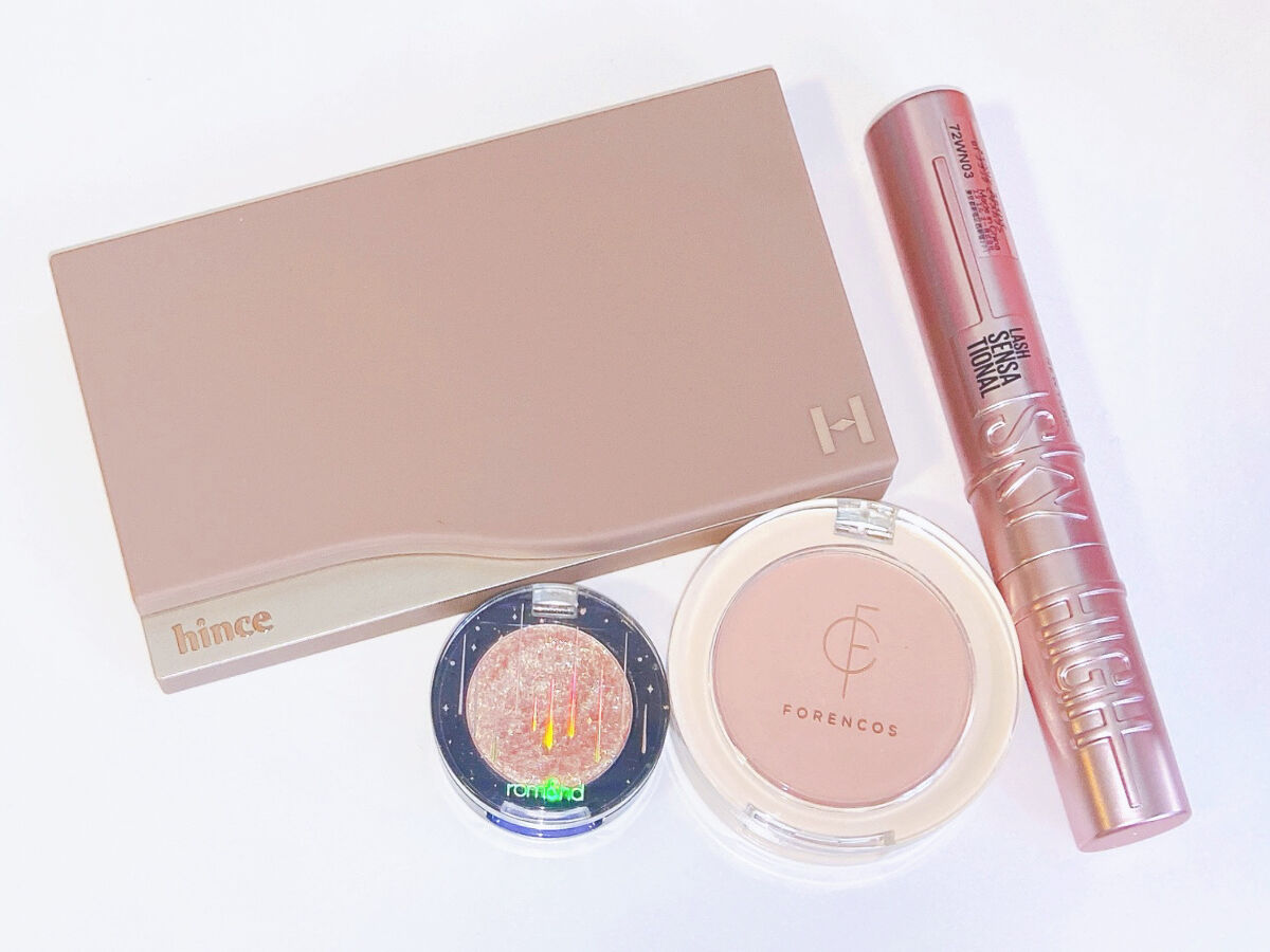 オフバランスメイク🌿



hince  ニューデップスアイシャドウパレット
color  02 オフ･バランス

rom&nd  グリッター シャドウ カラー
color   #03 コーラルサートン

FORENCOS  ベアブラッシ