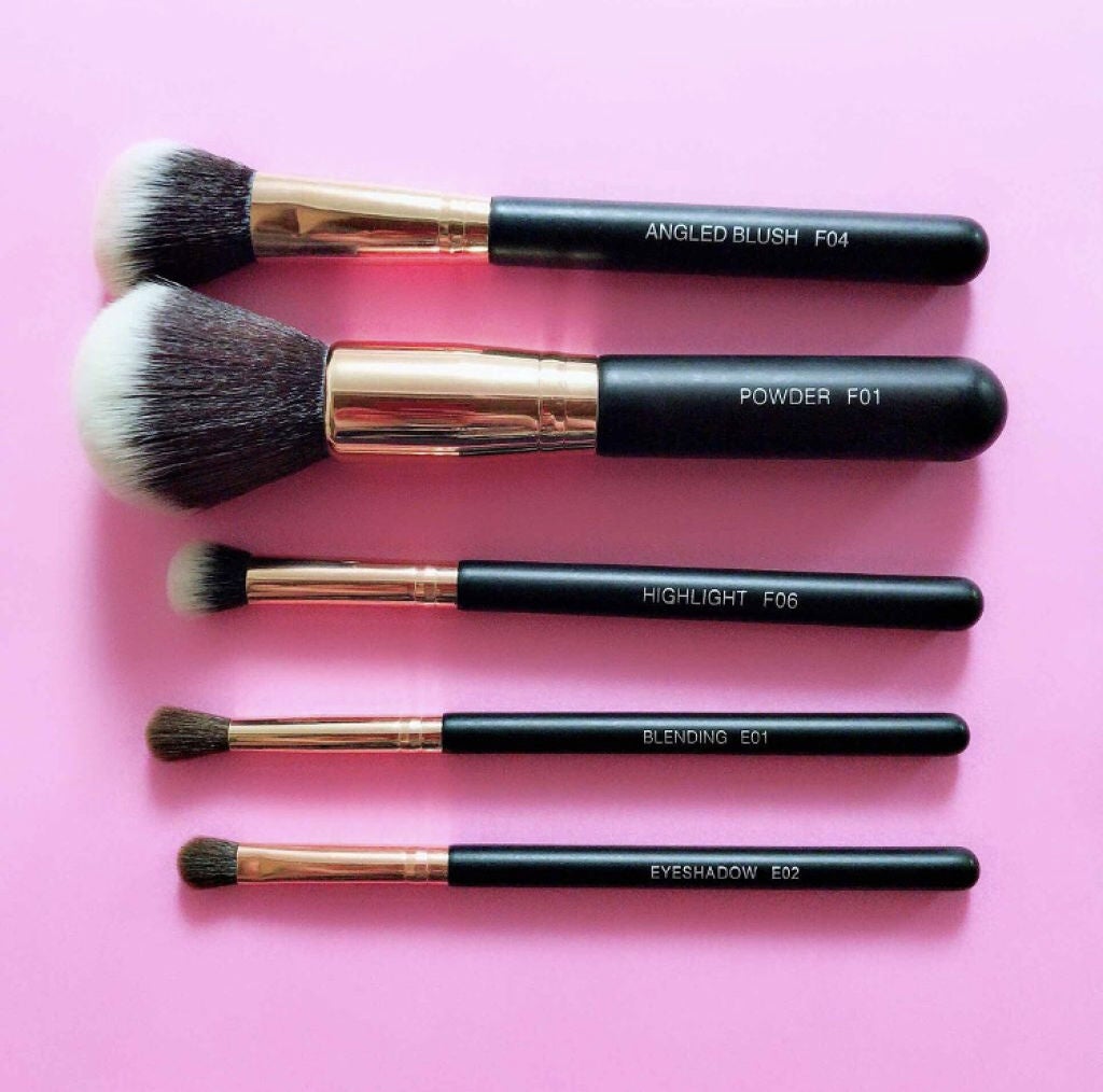 くるくる塗るだけで毛穴カバー&ツヤ肌に♡ファンデーションブラシのすすめのサムネイル