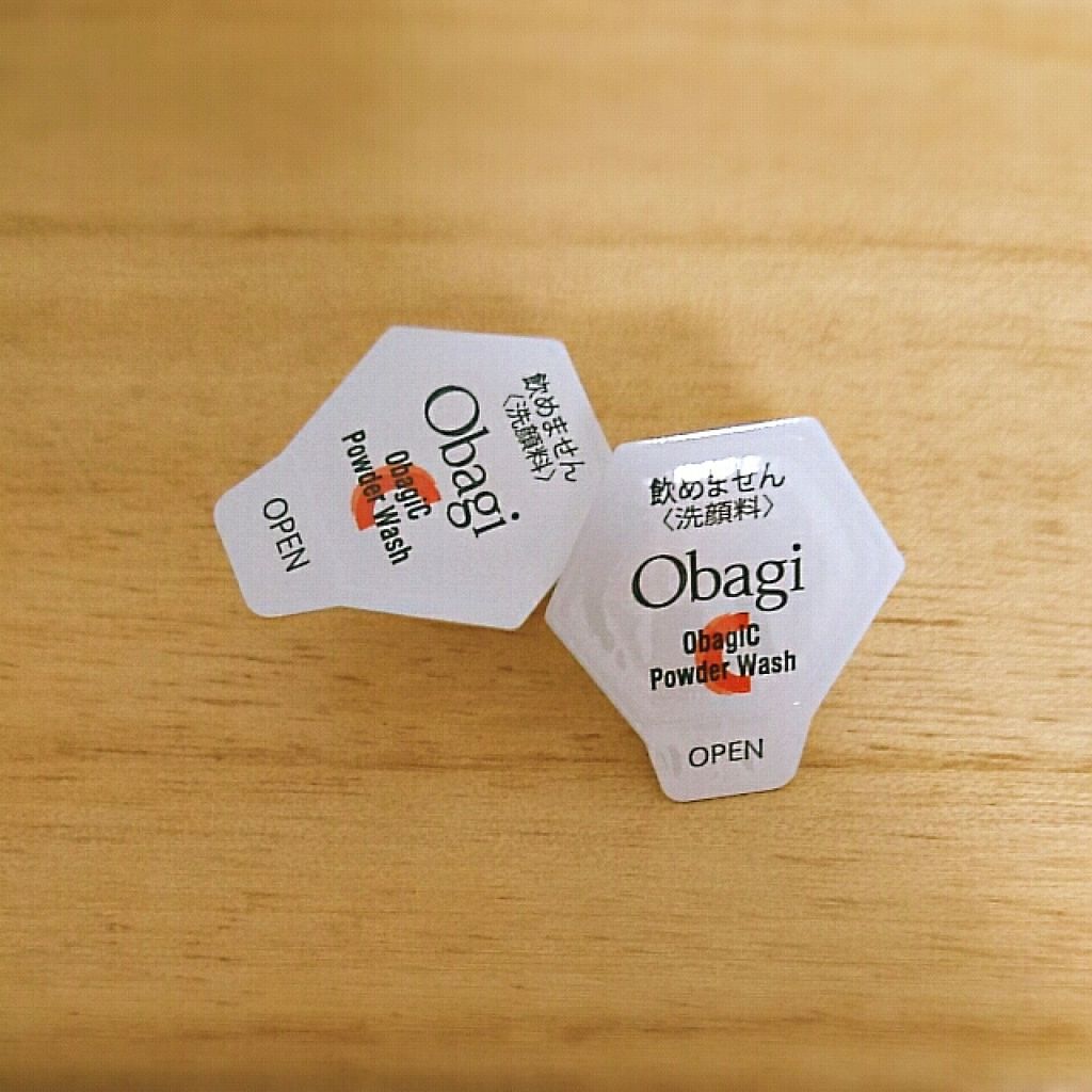 MAQUIA 5月号の付録。
オバジC酵素洗顔パウダー。

さすがに小鼻の黒ずみまでは改善されませんでしたが、くすみや肌のザラつきはなくなりました。
にょろっと飛び出てる白い角栓ぐらいなら、一回でなくなります。

洗い上がりはさっぱり。
普