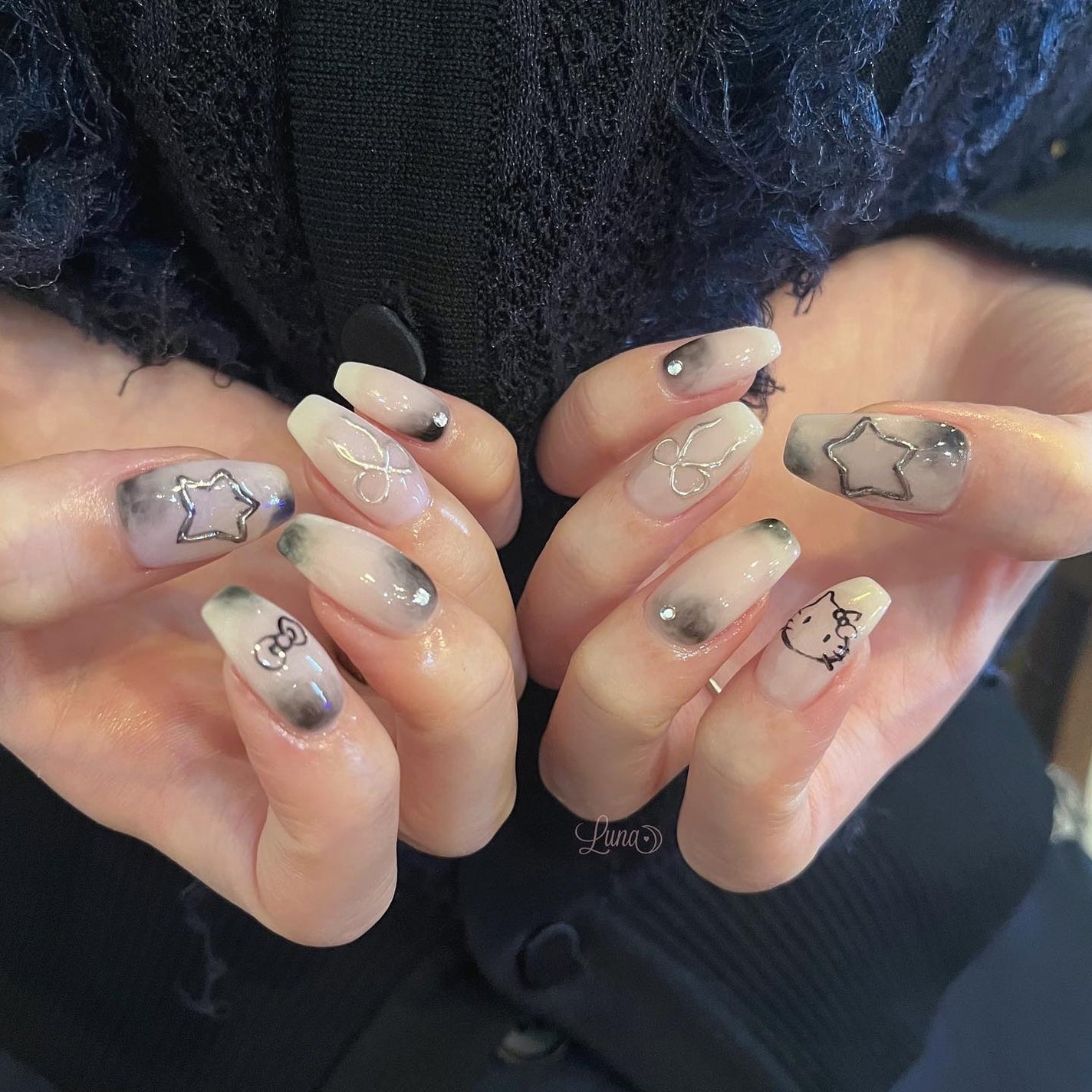 Iuna. Mizuki on LIPS 「.お持ち込みdesign参考に🖤🐱#nail#nailstag..」(1枚目)