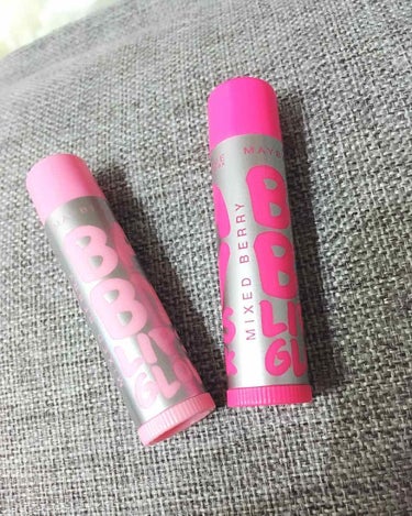 Maybellineのリップクリームです😊

上→ベビーピンク
下→ピンクブラスト
4枚目→ティッシュオフ

どちらもミックスベリーの香りです😍
このリップクリームは元から唇がピンクの人って感じになりま