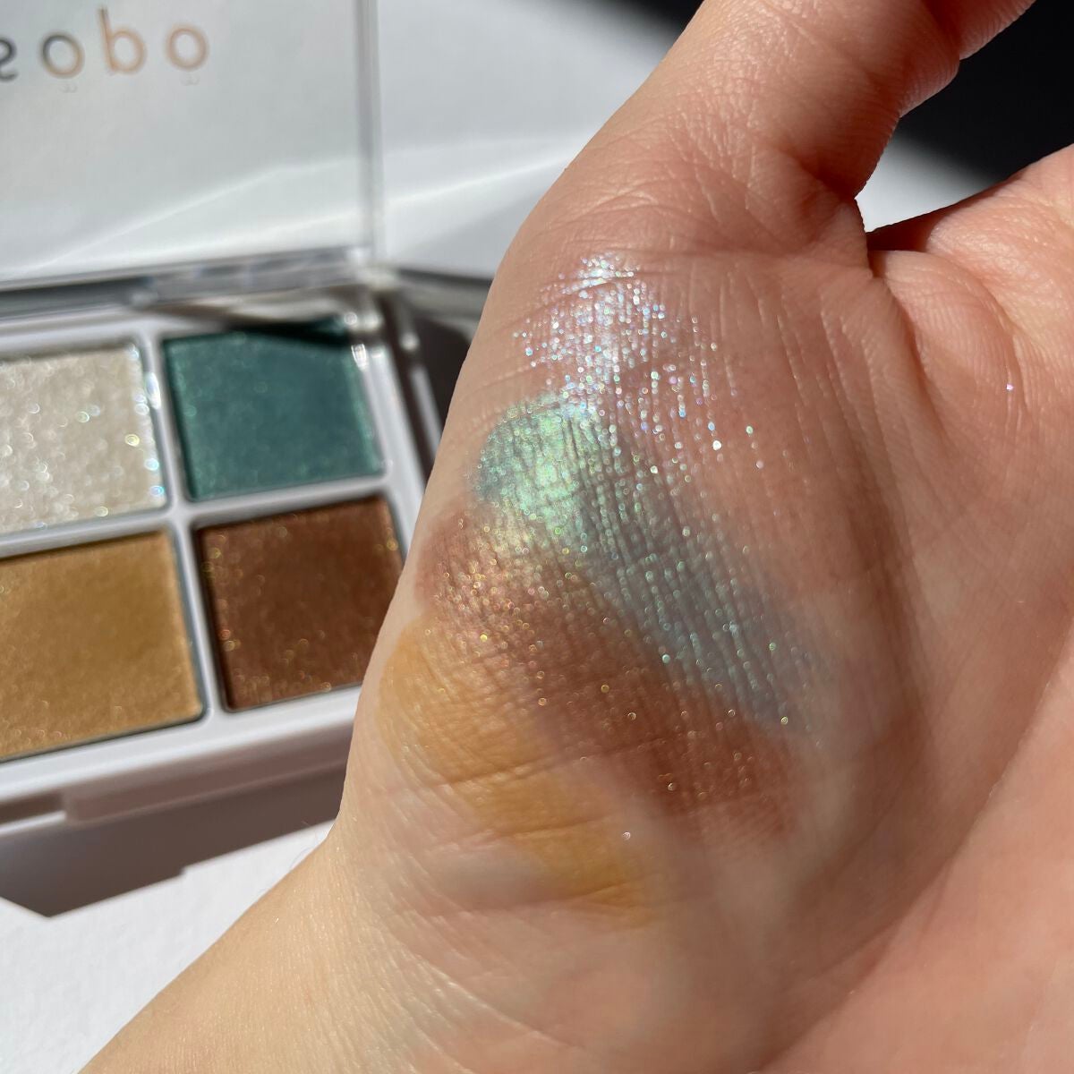 manami on LIPS 「可愛いコンビニコスメ🏪💄söpöアイパレット02スモーキーブル..」(3枚目)