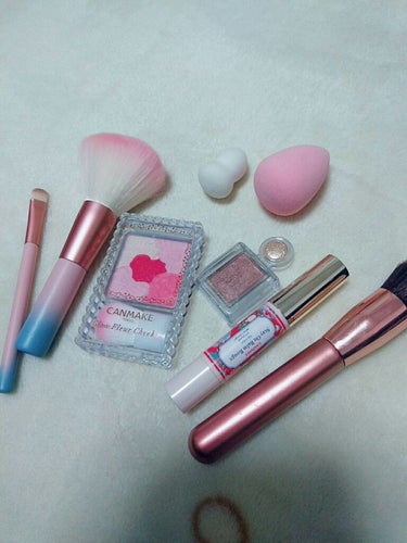 にこにこ on LIPS 「私が最近買ったコスメです！メイクブラシはplusheartで買..」（1枚目）