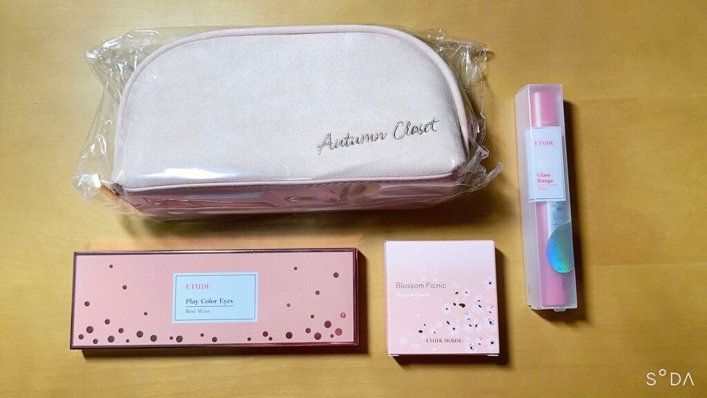 moooe on LIPS 「ずっとチェックしていた可愛いアイシャドウパレット✨初めてパーソ..」(1枚目)