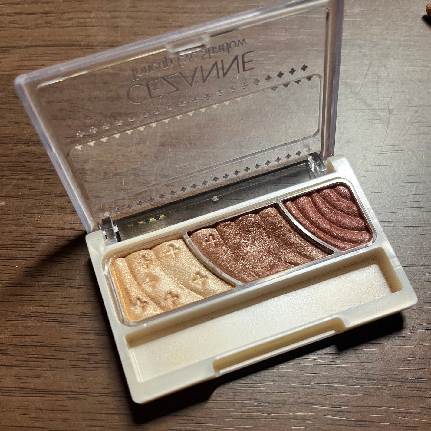 トーンアップアイシャドウ/CEZANNE/アイシャドウパレットを使ったクチコミ(1枚目)