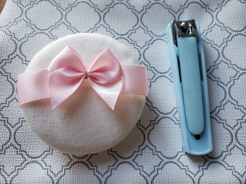 すっぴんパウダー リゾートハイビスカスの香り/クラブ/プレストパウダーを使ったクチコミ（3枚目）