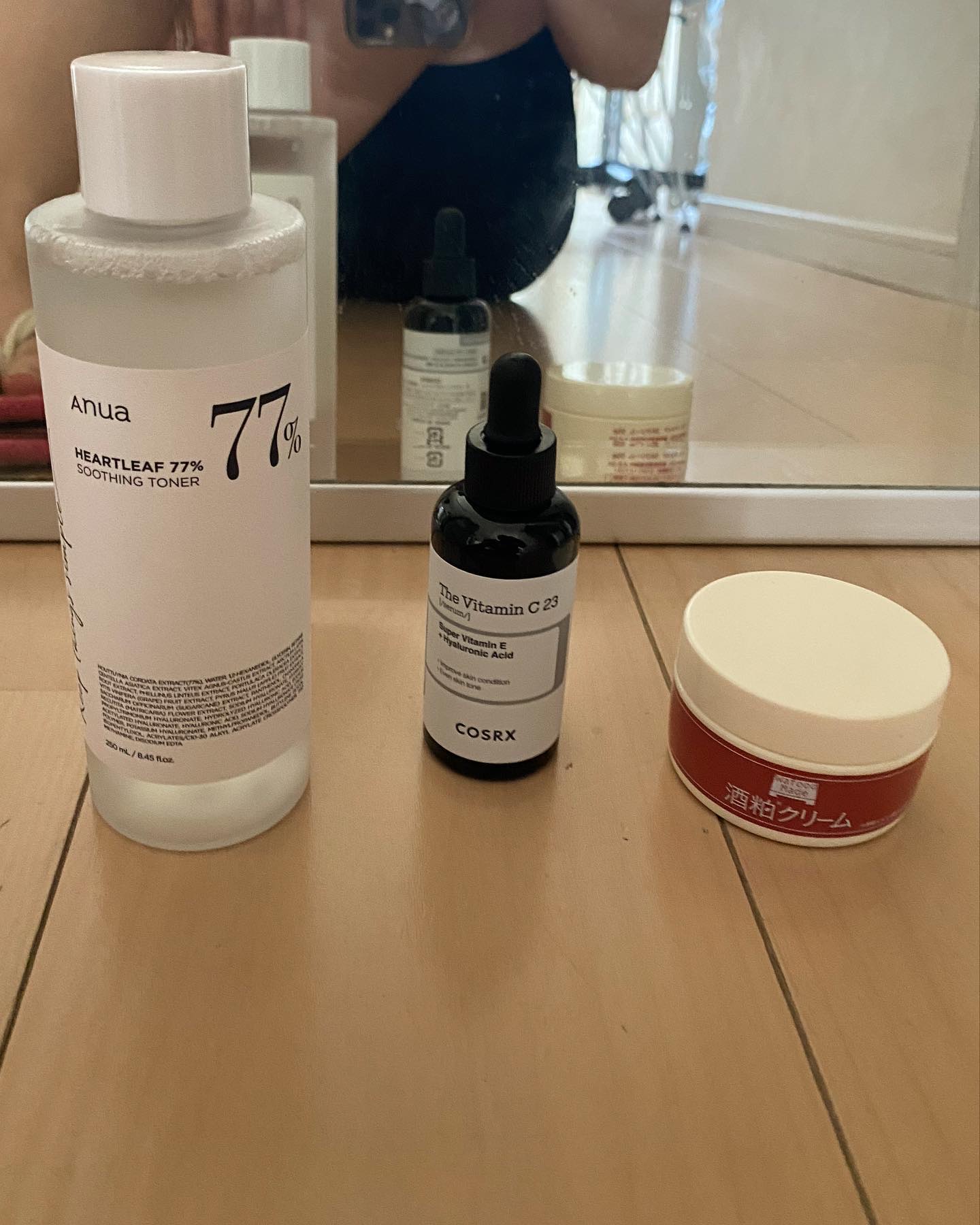 🌕

最近の夜スキンケア

化粧水▶︎ @anua.jp 
美容液▶︎ @cosrx_jp 
保湿クリーム▶︎ @pdc_jp 朝塗る時は薄く薄く

暑くなってきて角質できてるの👃🏻気になるけど
見て見ぬふりして生きてる私。

スキン