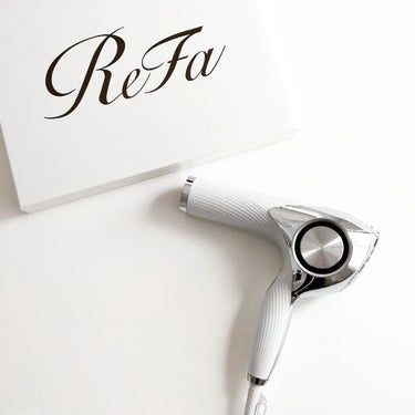 ずっとずっと憧れていた

“ReFa  ビューテックドライヤープロ”

を、
使っています♥



スタイルが変わる、
指通りが変わる、ドライヤー。

使ってみると、ほんっと違う。
同じシャンプー使ってても、
ドライヤーでこんなに違うんだって実感♥

猫っ毛で、絡まりやすい髪質なんですが、
さらっとまとまりを与えてくれます。
娘の髪の毛も絡まりやすいのだけど、全く違う。
ほんとすごい！！
風量もたっぷりで、乾きが早い！！って思ったよ。
何よりも、毎度テンション上がる♥



 #バレンタインメイク  #自分ウケメイク  #メイクのいろは  #正直レポ の画像 その0