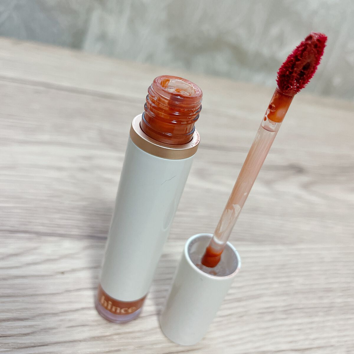 ムードインハンサーウォーターリキッドグロウ W007 ギフティッド/hince/口紅を使ったクチコミ（3枚目）