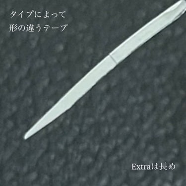 D-UPのワンダーアイリッドテープ Extraを使ってみました。
私はまぶた薄めの奥二重。普段は片面のものの方が使用頻度が高いので両面は久しぶり。
超強力テープで汗、水にも強いのでこの時期は特にうれしい。

テープとケース、説明書の他にV字スティックというものがついていてこれでつけます。
付け方は説明書で見るより公式サイトにある動画がわかりやすいと思います。
テープをスティックで取り、カーブに合わせて押し込む感じなのですが、不器用なせいかカーブに合わせている途中で外れたりして難易度が高く感じました…
結構長さがあるので私の目の形的に目尻の方は少しカットした方が目立ちにくかったです。
※目を瞑った写真の目尻側の端の部分参照
　写真はカットせずにつけたものになります。

仕上がり的には奥二重が並行二重にかなり近付けたと思います。
目を閉じると少しつっぱる感じが気になるので、寝る前のクセづけメインで使っています。
日中使うの難しかった人におすすめしたいです。

エクストラを使ったのですが種類がいくつかあって両面、片面、テープの形や使用感が違うみたいなのでよく見て自分に合いそうなものを選んでください☺️
使ってみて私と同じタイプの方はオリシキの方が合うかもです。

【使った商品】D-UP ワンダーアイリッドテープ Extra
【商品の特徴】両面タイプの超強力テープ
【良いところ】しっかり固定されるのでクセづけに◎
【イマイチなところ】薄いまぶたとの相性は△、不器用な人にはV字スティックが扱いにくいかも
【どんな人におすすめ？】両面タイプが好きな方、のりタイプを使っている方にも合いそう
【使い方】公式サイトにある動画がとてもわかりやすいです

#奥二重_二重 
#アイメイク
#D-UP
#ワンダーアイリッドテープエクストラ 
#ワンダーアイリッドテープ 
#クセづけ 
#ディーアップ 
#アンバサダー
#正直レビュー 
#dup #dupbeauty
#ふたえコスメ
#ふたえメイク 
#埋没式ふたえテープ 
#クセづけならワンダー
#ふたえ #二重 #二重テープの画像 その2