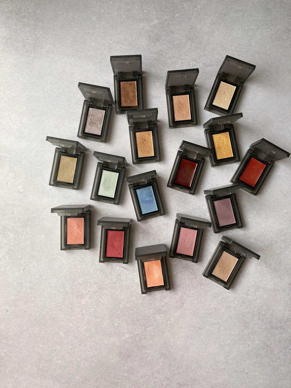 セルヴォーク ヴォランタリー アイズ/Celvoke/単色アイシャドウを使ったクチコミ(2枚目)