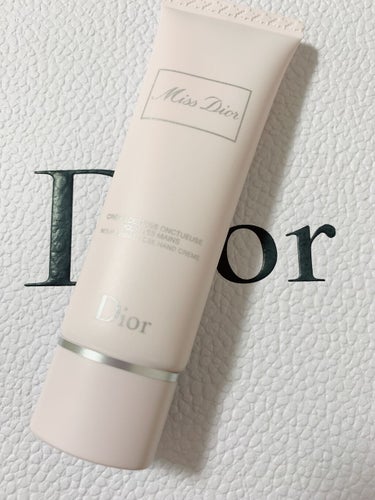 Dior

ミス ディオール ハンド クリーム

かなりいい香りで癒されますね♥️

寝てる時に好きな香水つけて寝たりしてます

今はDiorのミス ディオールです


癒しは必要ですよね♥️


最後