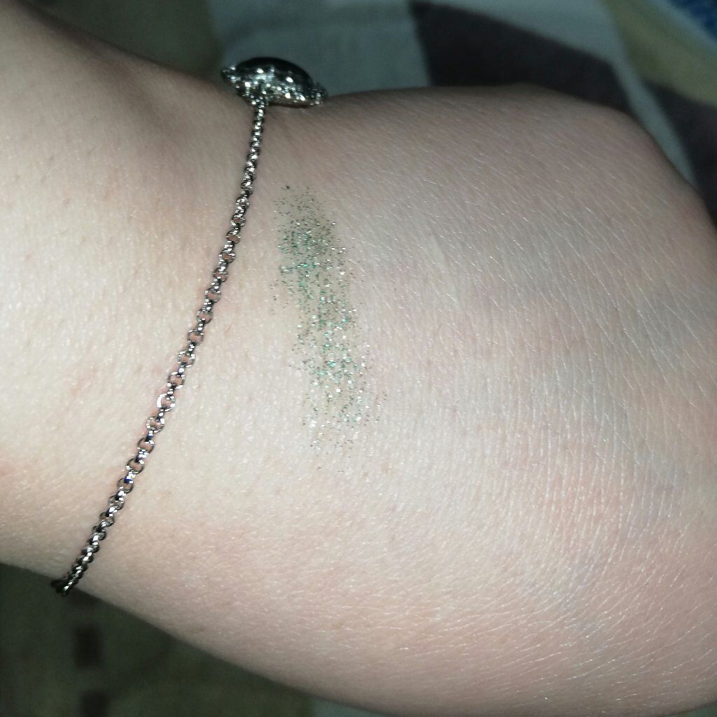 URGLAM　SPARKLE EYESHADOW/U R GLAM/単色アイシャドウを使ったクチコミ（2枚目）